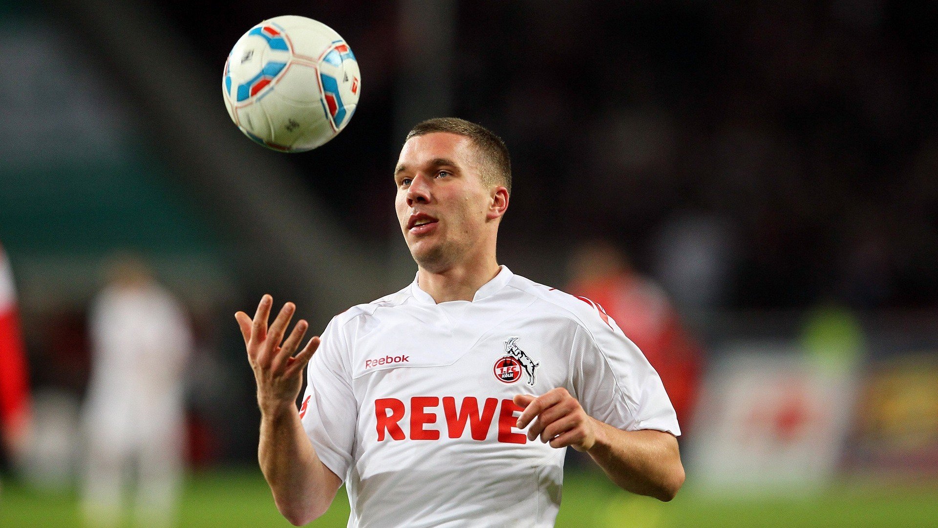 世界杯巅峰对决:激烈战场,精彩纷呈!,世界杯经典比赛视频